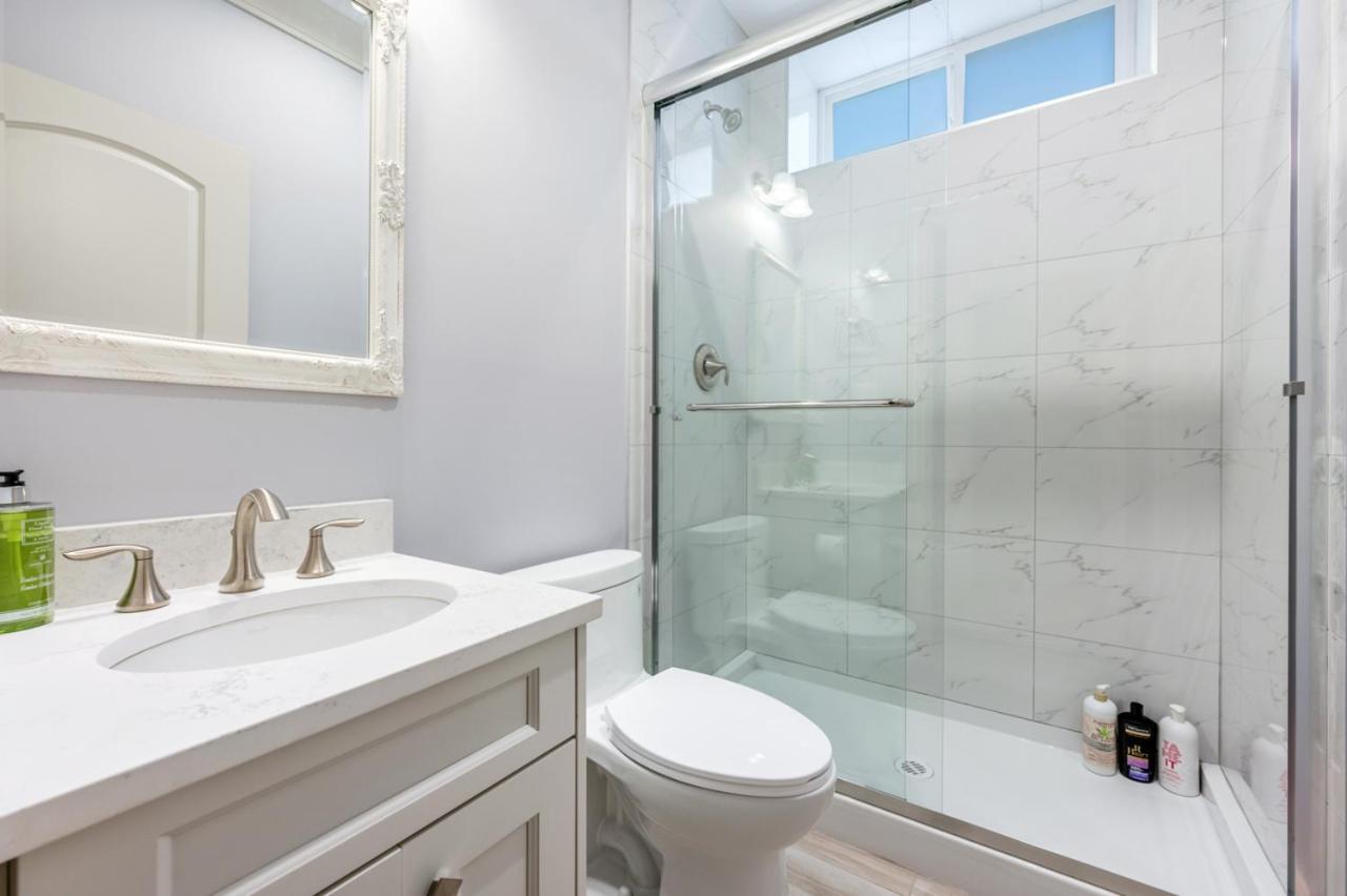 Vancouver Haven: Luxurious Private Bedroom Near Attractions Bagian luar foto