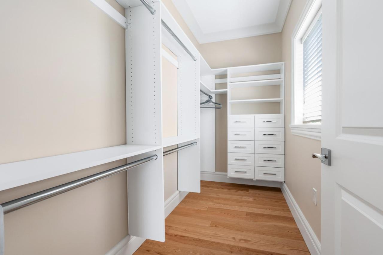 Vancouver Haven: Luxurious Private Bedroom Near Attractions Bagian luar foto