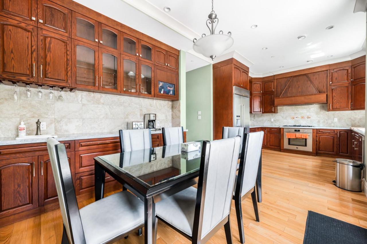 Vancouver Haven: Luxurious Private Bedroom Near Attractions Bagian luar foto